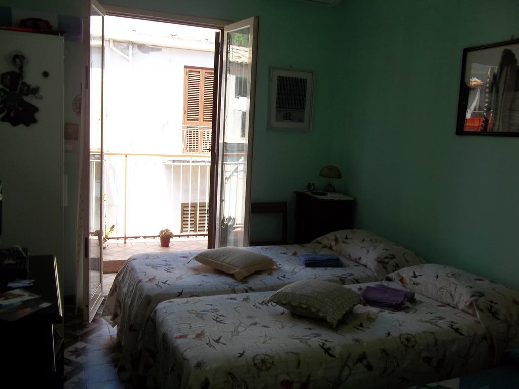 Mare E Monti Villa Giardini Naxos Room photo